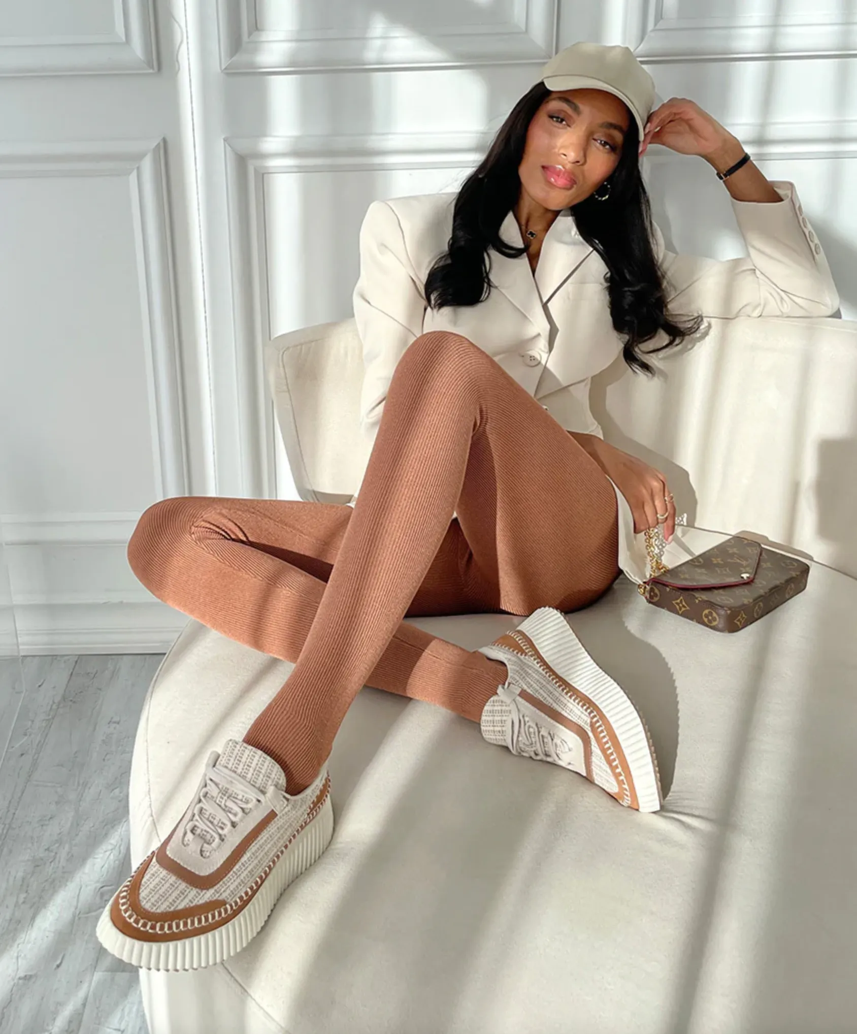 Dolen Sneakers