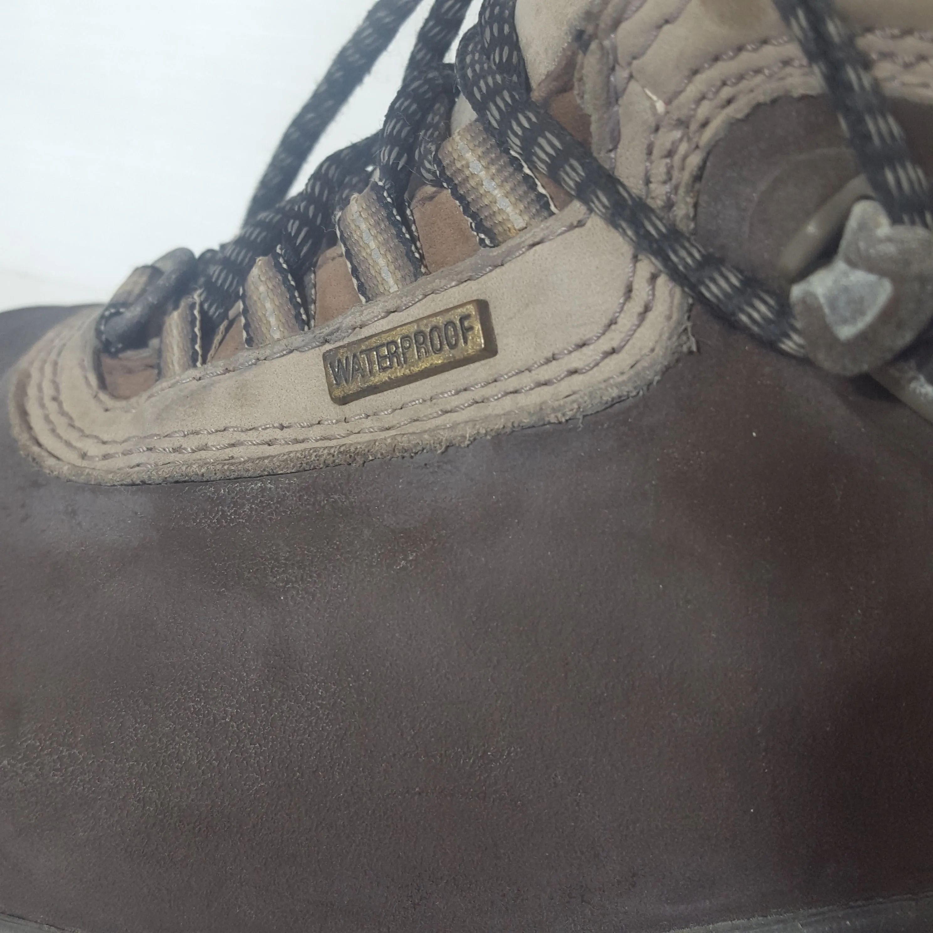 Merrell Womens Waterproof Hiking Boots - Size 6.5 - Pre-owned - EC2N2W