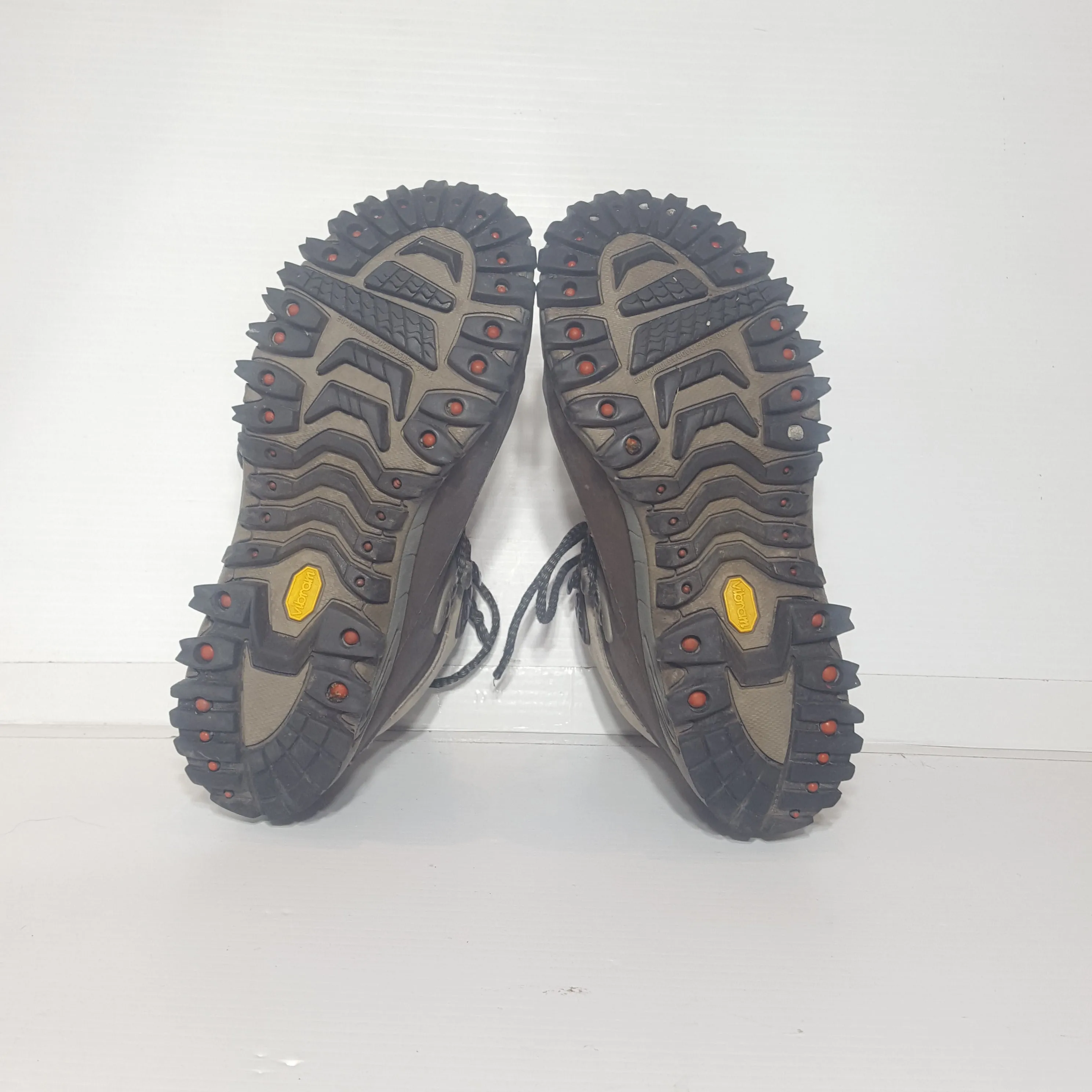 Merrell Womens Waterproof Hiking Boots - Size 6.5 - Pre-owned - EC2N2W